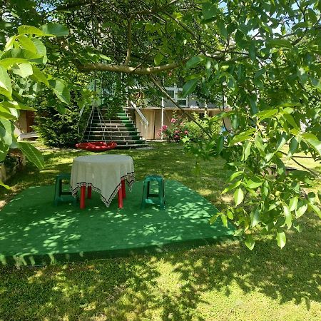 乌日霍罗德"Ранчо" - Тераса Квіти Сад公寓 外观 照片